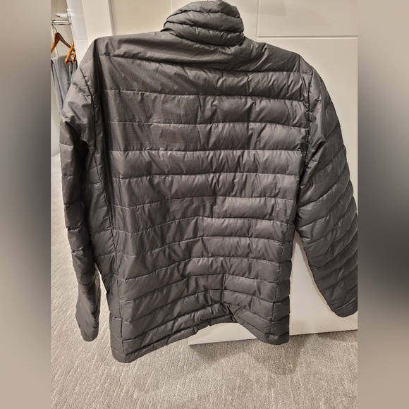 Patagonia Size Small Down Sweater Jacket. - Picture 2 of 4